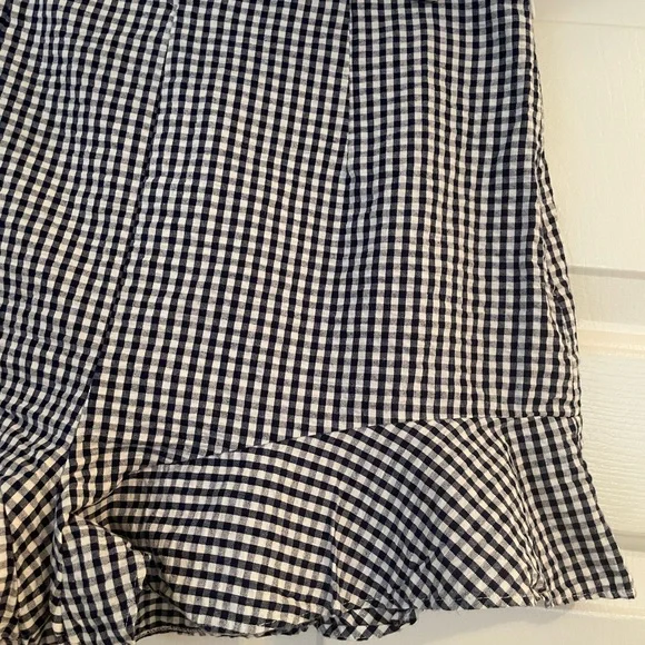 ⭐️SOLD- Zara Women’s Ruffled Gingham Navy and White Shorts - size Medium - Picture 4 of 12